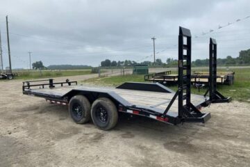 Load Trail 102x20 14K Equipment Trailer W/ Drive Over Fenders - $7,500 (lake odessa)